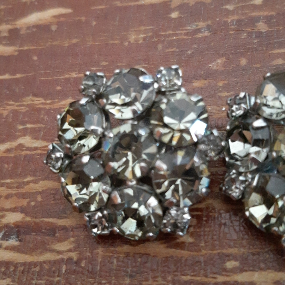 VINTAGE Weiss Black Diamond Clip on Earrings - Picture 6 of 7